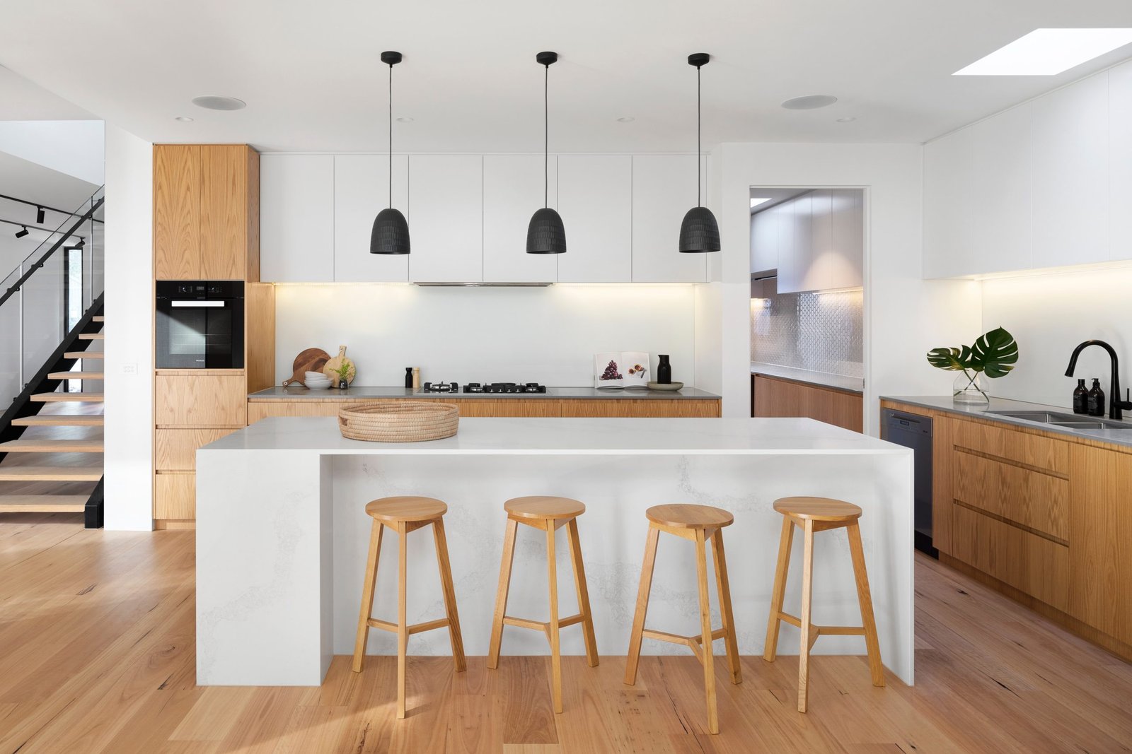 r architecture TRCJ 87Yoh0 unsplash scaled
